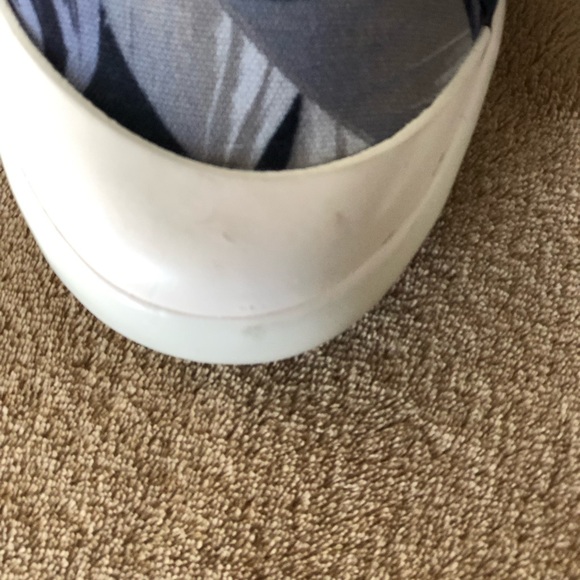 Tommy Bahama cove island Blue Navy Floral canvas sneakers size 8 - Picture 7 of 8